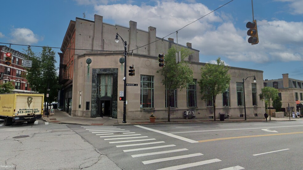1535 Madison Rd, Cincinnati, OH à louer - Photo de l’immeuble – Image 1 sur 10