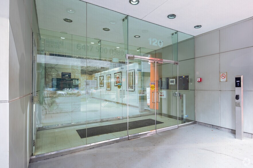 120 Eglinton Ave E, Toronto, ON à louer - Photo de l’immeuble – Image 3 sur 35