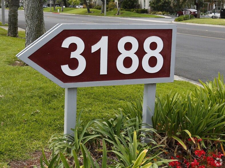 3188 Airway Ave, Costa Mesa, CA à louer - Photo de l’immeuble – Image 3 sur 26