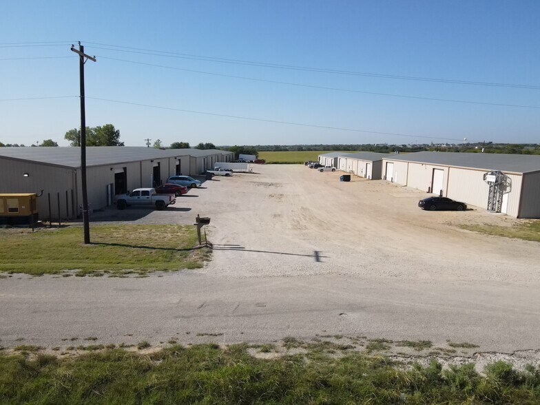 902 Utility Rd, Sanger, TX à vendre - Photo de l’immeuble – Image 3 sur 13