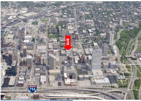 555 E Wells St, Milwaukee, WI à louer Aérien– Image 1 sur 2