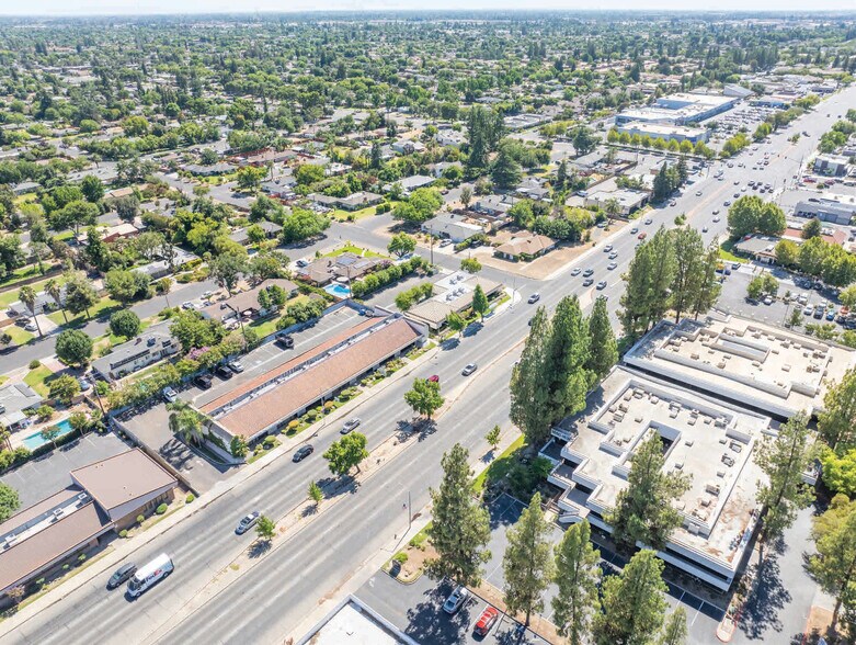 1665 W Shaw Ave, Fresno, CA à vendre - Photo de l’immeuble – Image 2 sur 11