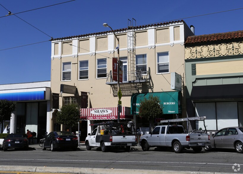 118-126 W Portal Ave, San Francisco, CA à louer - Photo de l’immeuble – Image 2 sur 11