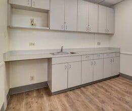 2067 W Vista Way, Vista, CA à louer Photo intérieure– Image 2 sur 4