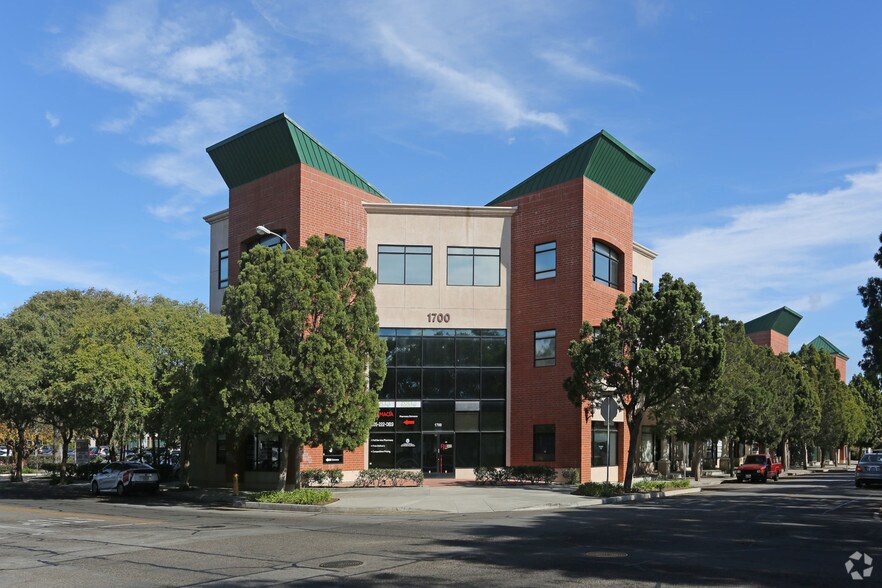1700 Lombard St, Oxnard, CA à louer - Photo principale – Image 1 sur 2