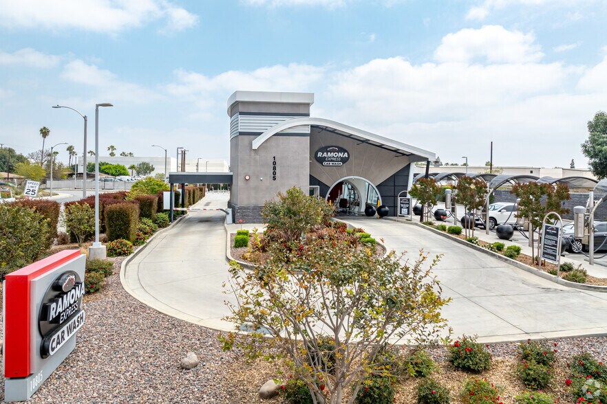 10805 Ramona Ave, Montclair, CA à louer - Photo de l’immeuble – Image 3 sur 21