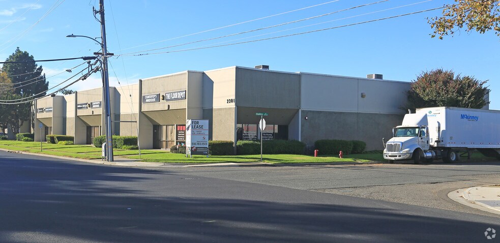 2361 Industrial Pky W, Hayward, CA à louer - Photo de l’immeuble – Image 1 sur 4