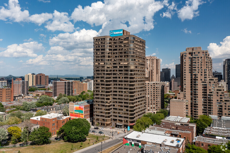 300 Rue Léo-Pariseau, Montréal, QC à louer - Photo de l’immeuble – Image 1 sur 4