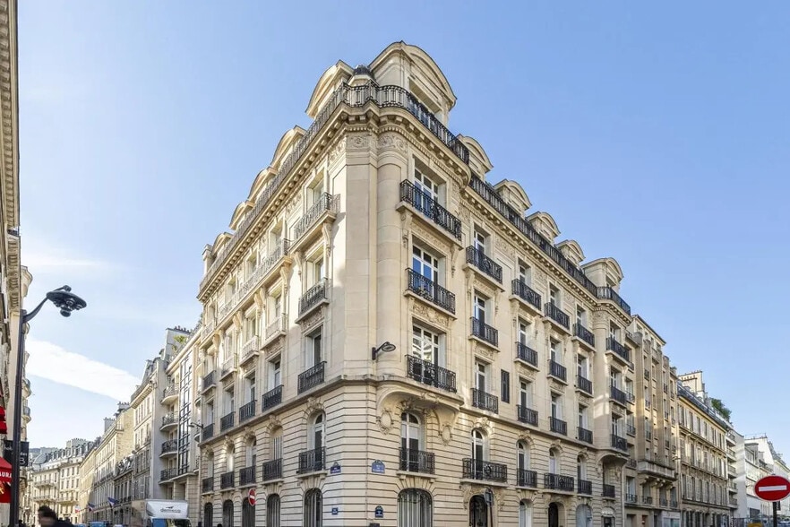 1 Rue De Penthièvre, Paris à louer - Photo de l’immeuble – Image 2 sur 11