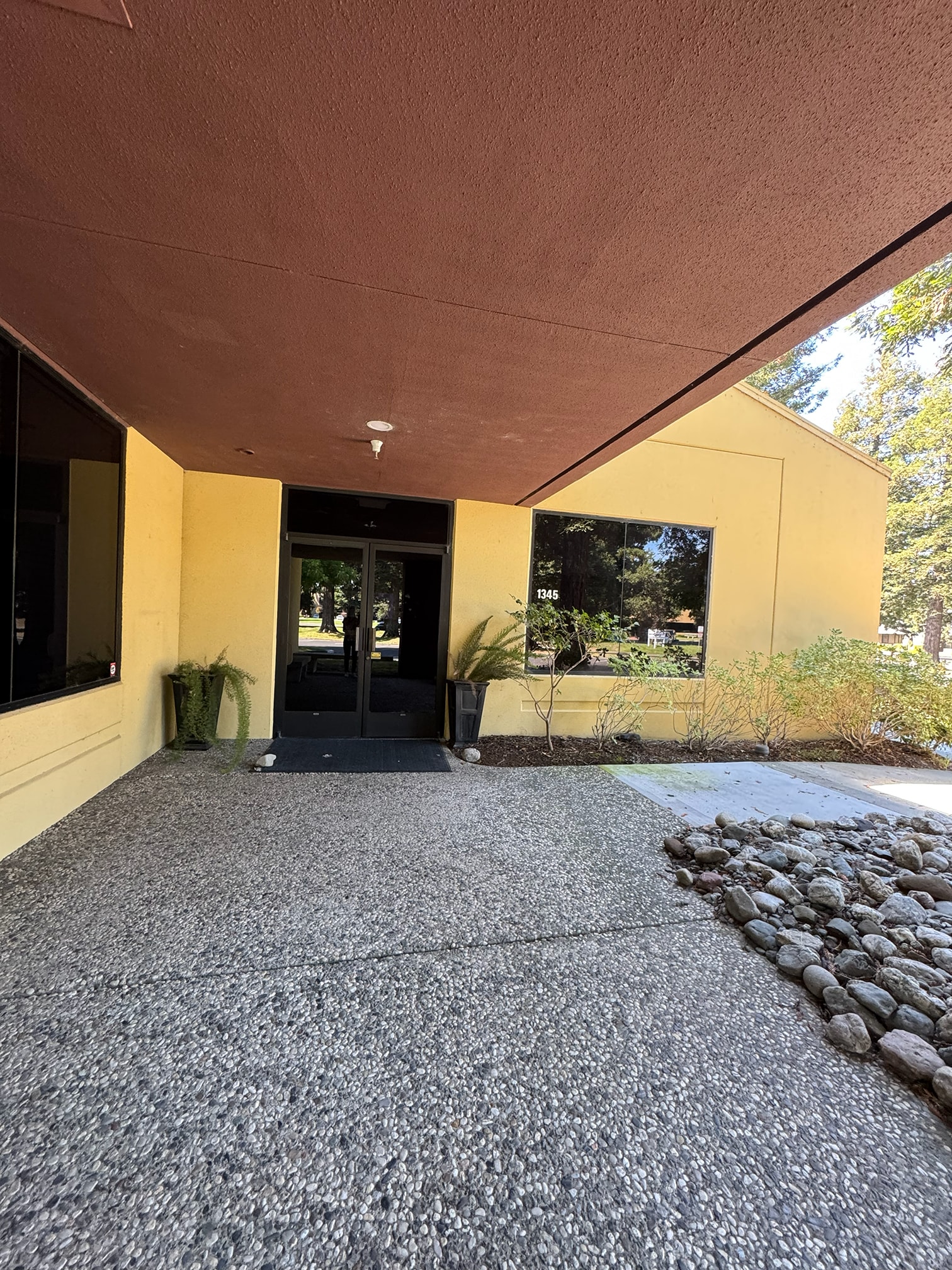1345 Redwood Way, Petaluma, CA à louer Photo de l’immeuble– Image 1 sur 7