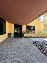 1345 Redwood Way, Petaluma, CA à louer Photo de l’immeuble– Image 1 sur 7