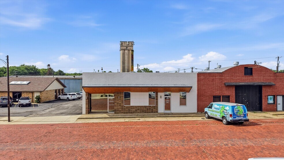 118 W Chestnut St, Denison, TX à vendre - Photo de l’immeuble – Image 2 sur 41