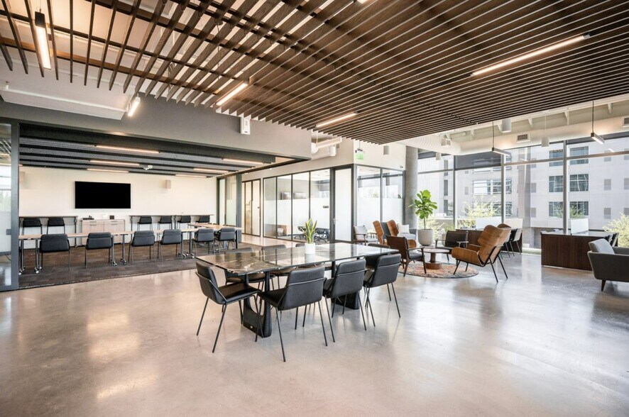 2801 E Camelback Rd, Phoenix, AZ à louer - Photo intérieure – Image 1 sur 11