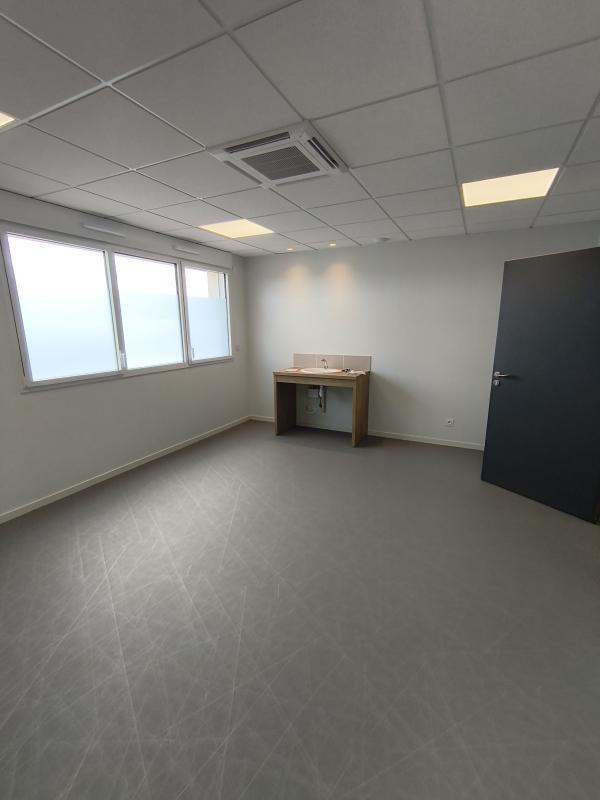 Bureaux/Médical dans Saint-Cyr-sur-Menthon à louer Photo intérieure– Image 1 sur 9