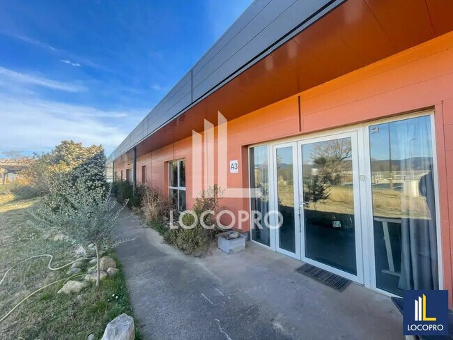 Plus de détails pour Local d’activités à vendre