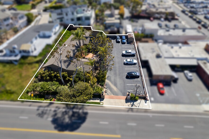 206 Riverside Ave, Newport Beach, CA à vendre - Photo de l’immeuble – Image 3 sur 14
