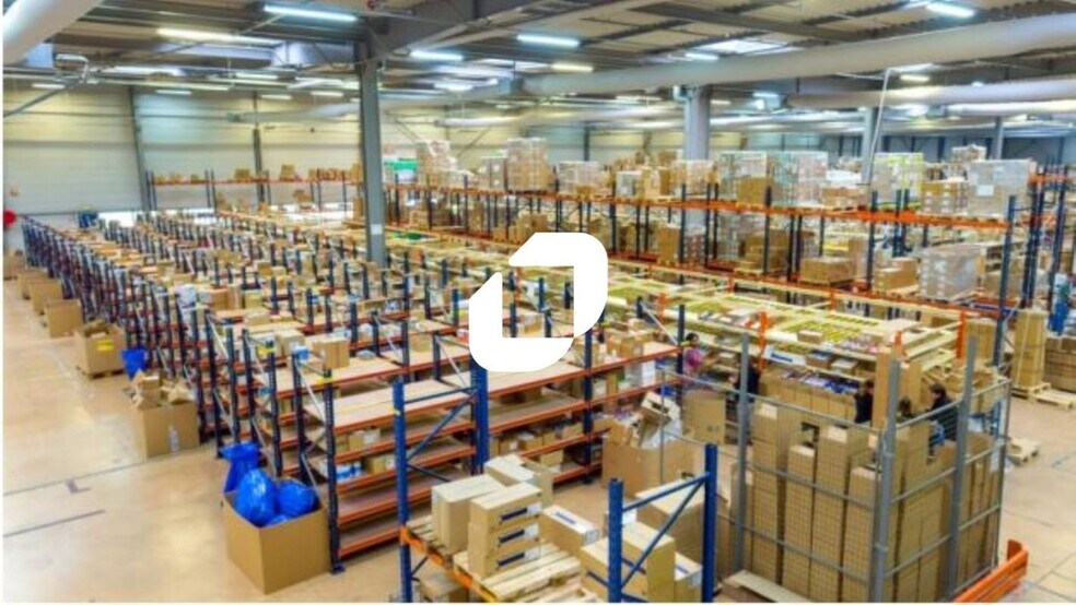 Industriel/Logistique dans Ormes à louer - Photo intérieure – Image 2 sur 6