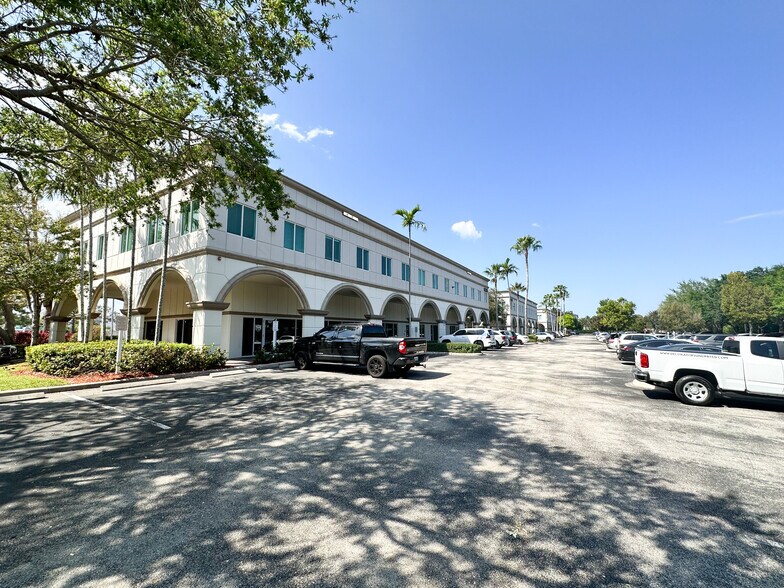 11621 Kew Gardens Ave, Palm Beach Gardens, FL à louer - Photo de l’immeuble – Image 3 sur 5