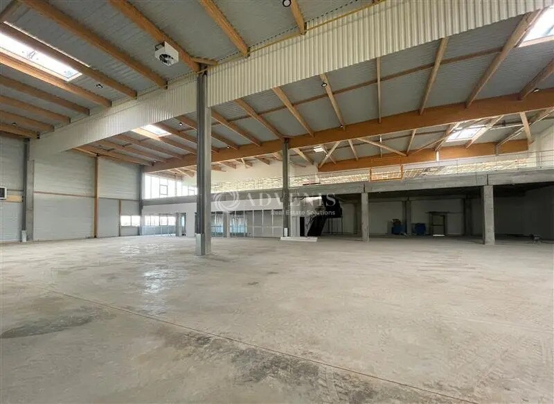 Local d'activités dans Tremblay-en-France à vendre - Photo de l’immeuble – Image 2 sur 8