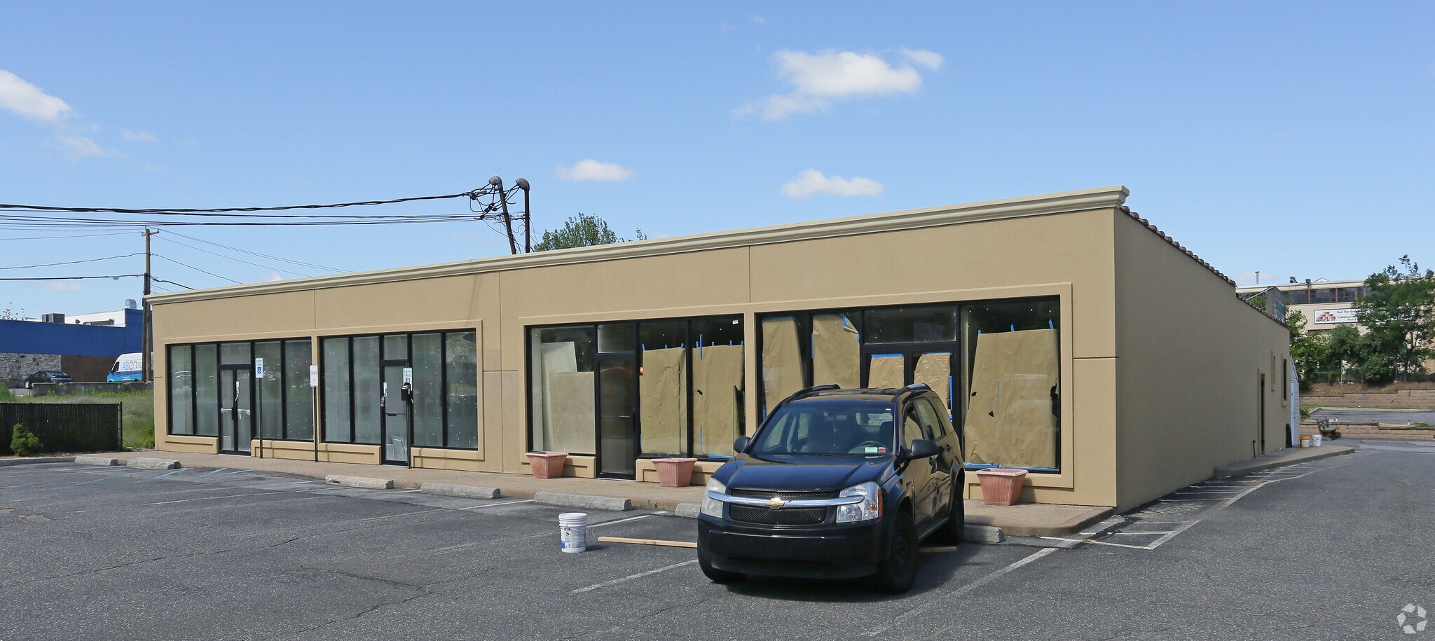 346-352 Wheeler Rd, Hauppauge, NY à louer Photo principale– Image 1 sur 8