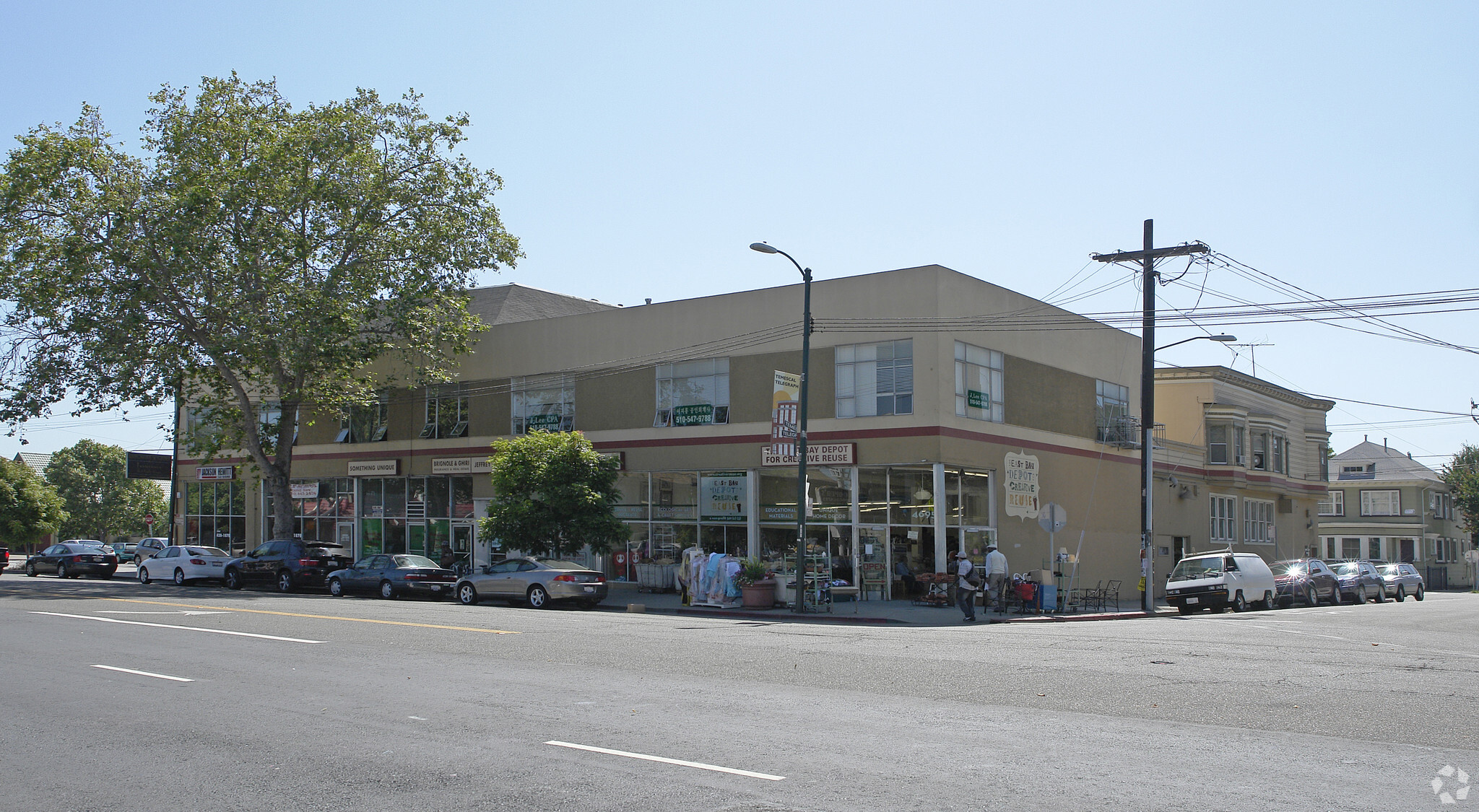 4609-4695 Telegraph Ave, Oakland, CA à louer Photo principale– Image 1 sur 17