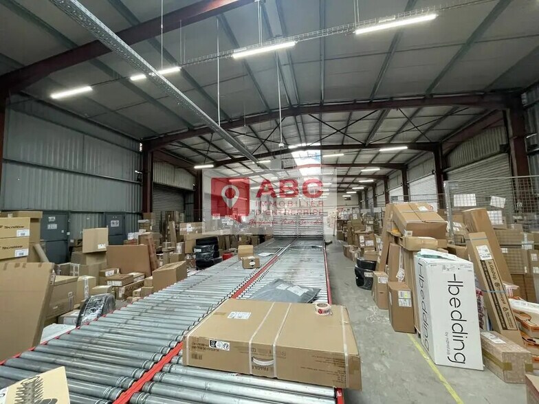 Local d’activités dans Mauguio à louer - Photo de l’immeuble – Image 2 sur 4