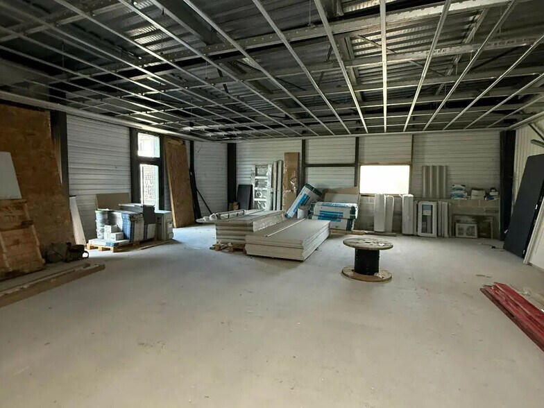 Local d’activités dans Brive-la-Gaillarde à louer - Photo de l’immeuble – Image 1 sur 4