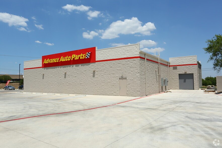 16502 Nacogdoches Rd, San Antonio, TX à louer - Photo de l’immeuble – Image 2 sur 3