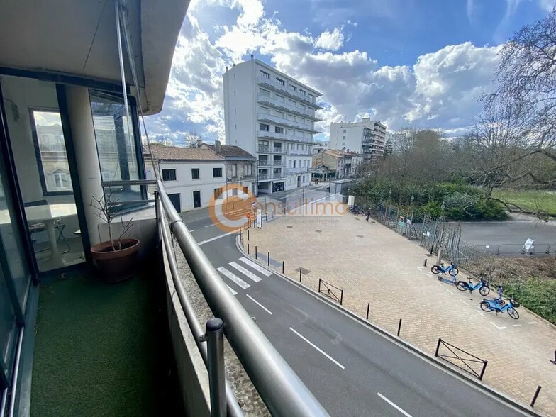 Bureau dans Bordeaux à vendre - Photo de l’immeuble – Image 2 sur 6