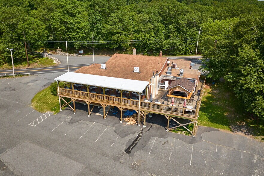100 Mountain Rd, Easthampton, MA à vendre - Photo de l’immeuble – Image 2 sur 24