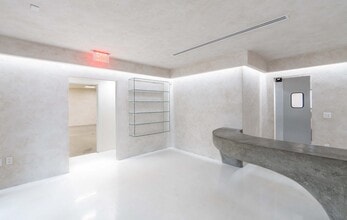 8271 Beverly Blvd, Los Angeles, CA à louer Photo intérieure– Image 2 sur 8