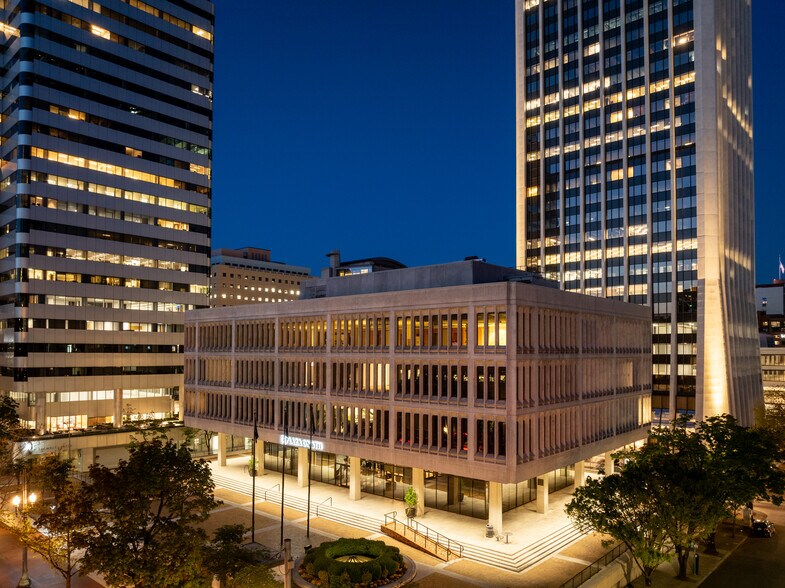 1300 SW Sixth Ave, Portland, OR à louer - Photo de l’immeuble – Image 1 sur 11