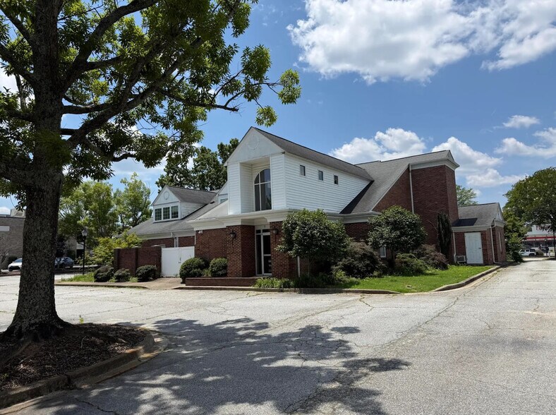 118 N E Main St, Simpsonville, SC à louer - Photo de l’immeuble – Image 3 sur 4