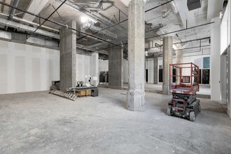 950 Rue Saint-Antoine O, Montréal, QC à louer Photo intérieure– Image 2 sur 25