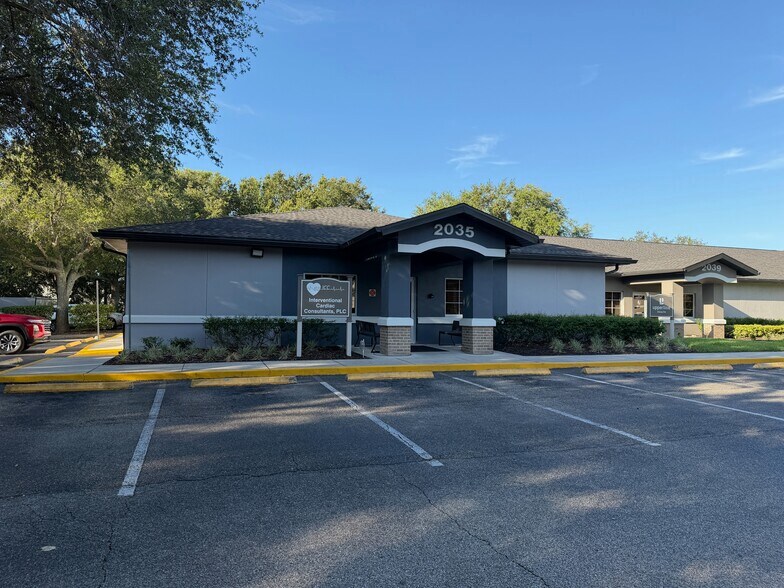2035-2055 Little Rd, New Port, New Port Richey, FL à louer - Photo de l’immeuble – Image 1 sur 7