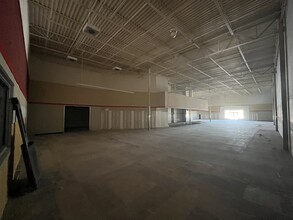 2221-2273 Charleston Hwy, Cayce, SC à louer Photo de l’immeuble– Image 2 sur 3