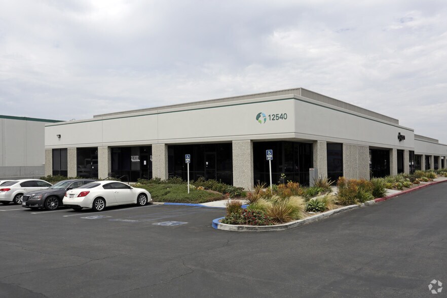12540 Slauson Ave, Santa Fe Springs, CA à louer - Photo principale – Image 1 sur 3