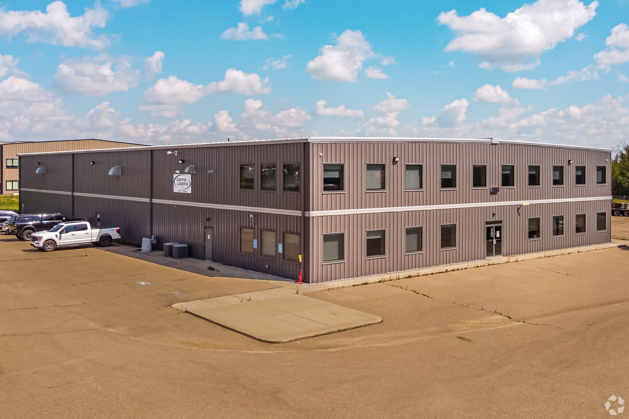 1605 13th St, Leduc, AB à louer Photo principale– Image 1 sur 3