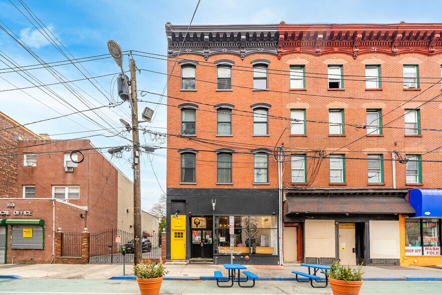 363 Grove St, Jersey City, NJ à vendre - Photo de l’immeuble – Image 2 sur 13