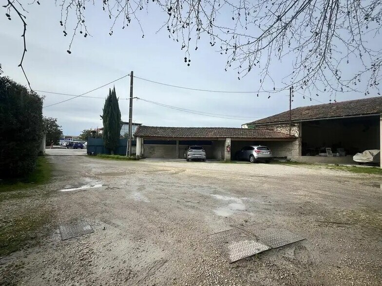 Local d'activités dans Châteaurenard à vendre - Photo de l’immeuble – Image 2 sur 12