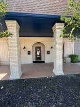 2511 Texas Dr, Irving, TX à louer Photo de l’immeuble– Image 2 sur 7