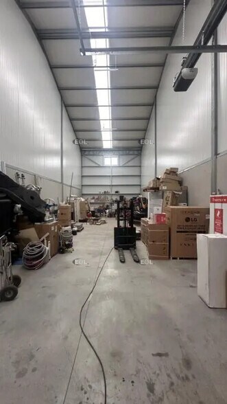 Local d’activités dans Brie-Comte-Robert à louer - Photo de l’immeuble – Image 1 sur 3