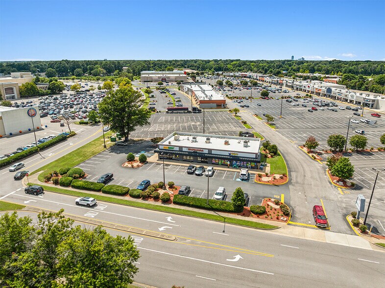 2701-2736 N Mall Dr, Virginia Beach, VA à louer - Photo de l’immeuble – Image 2 sur 12
