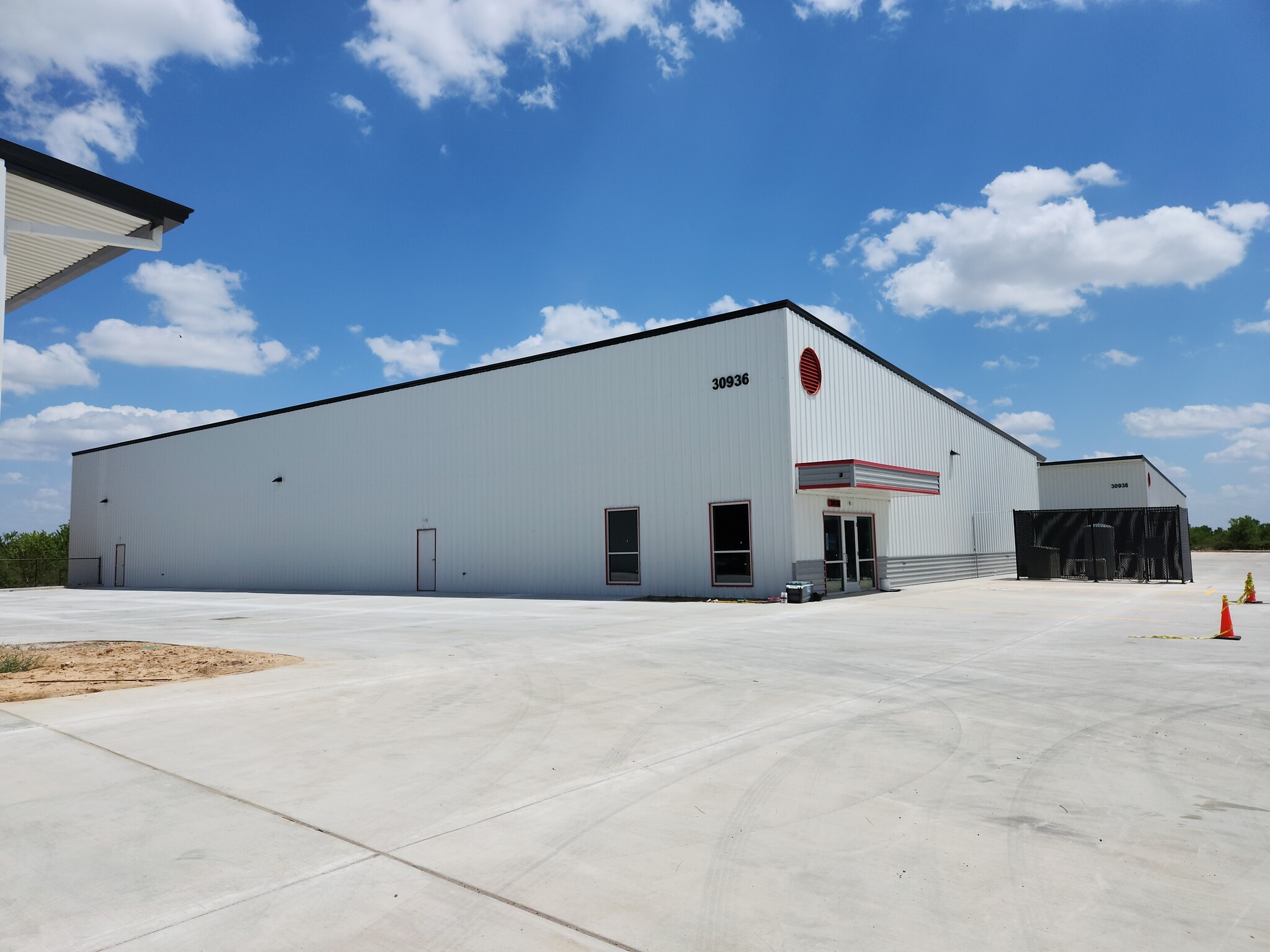 30934 Westbound Katy, Brookshire, TX à louer Photo de l’immeuble– Image 1 sur 1