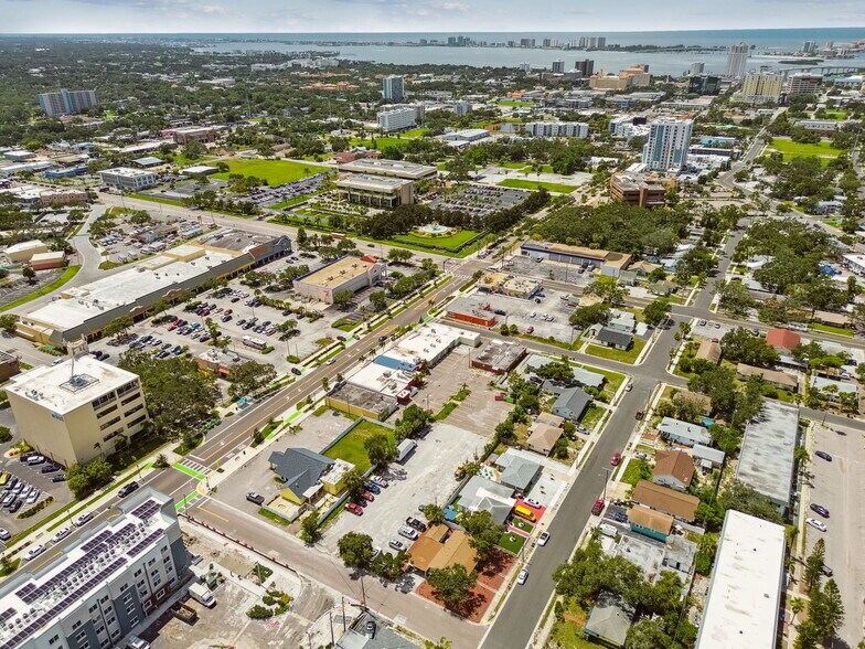 1214-1242 Cleveland Street, Clearwater, FL à vendre - Photo de l’immeuble – Image 2 sur 11