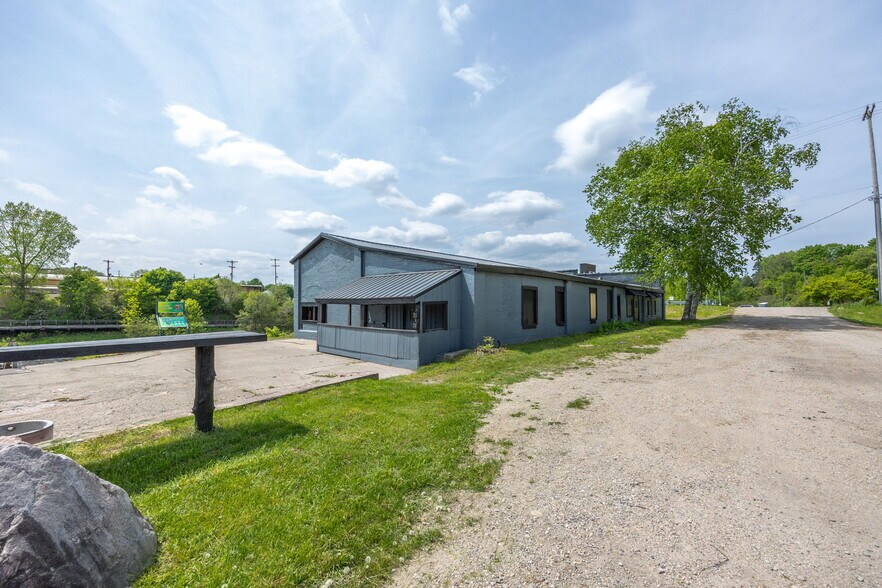 226 Baldwin St, Big Rapids, MI à vendre - Photo de l’immeuble – Image 2 sur 32