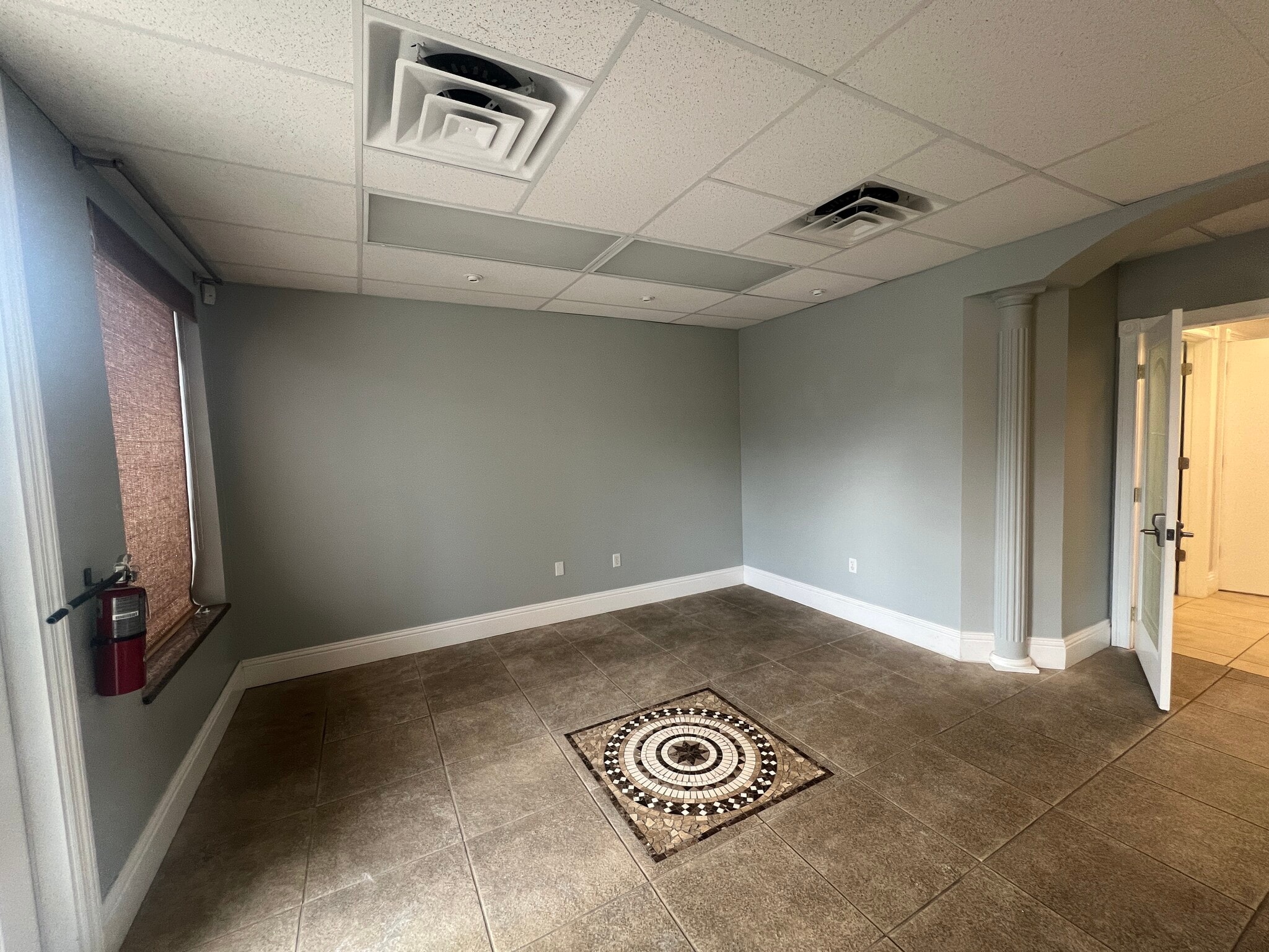 12015 Whitmarsh Ln, Tampa, FL à louer Photo de l’immeuble– Image 1 sur 23
