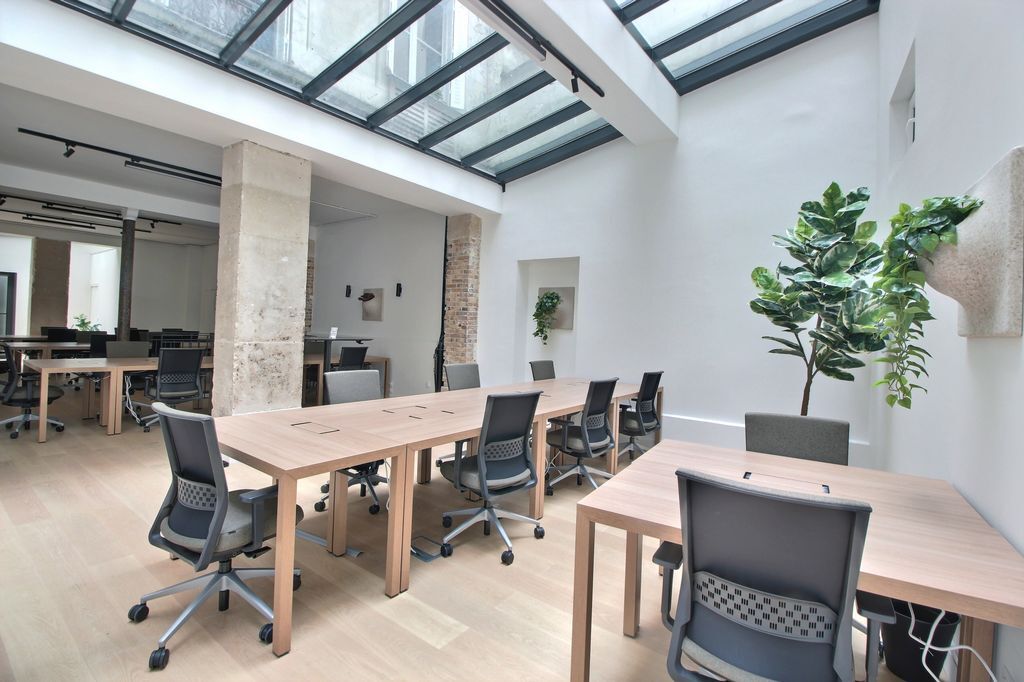 19 Rue De Rocroy, Paris, PAR 75010 - Lot Lot 1 -  - Photo intérieure - Image 1 of 9