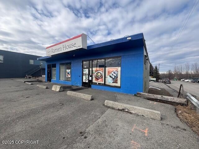 149 E Fireweed Ln, Anchorage, AK à vendre Photo principale– Image 1 sur 3