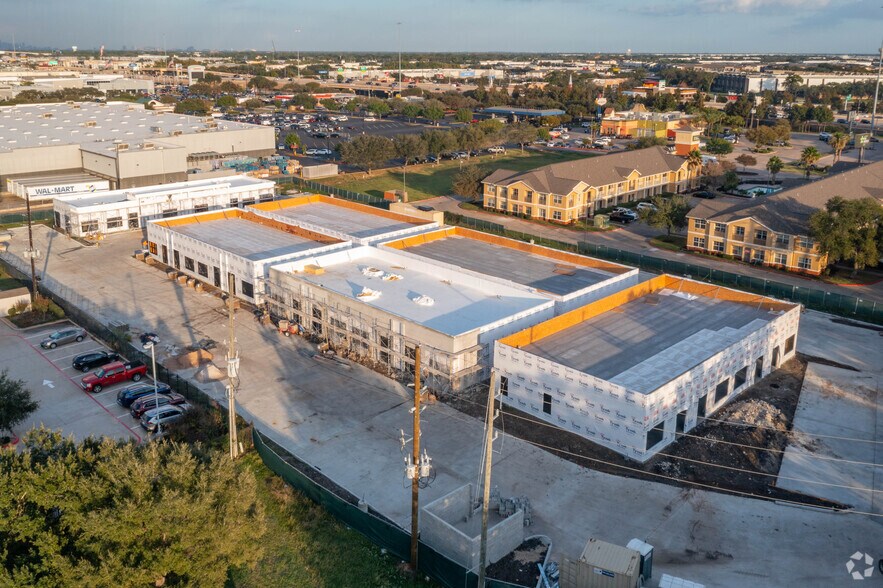 4732 Sugar Grove Blvd, Stafford, TX à vendre - Photo de l’immeuble – Image 3 sur 3